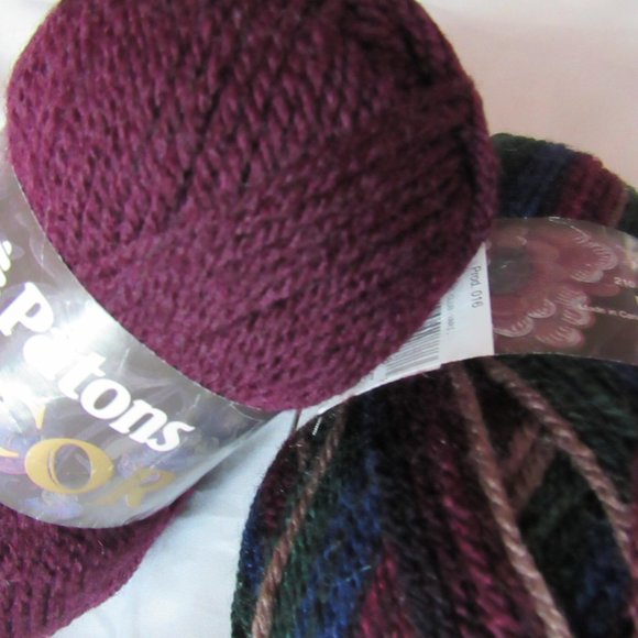 ot of 2 balls Patons Decor Yarn, WOOL-ACRYLIC - Picture 3 of 3